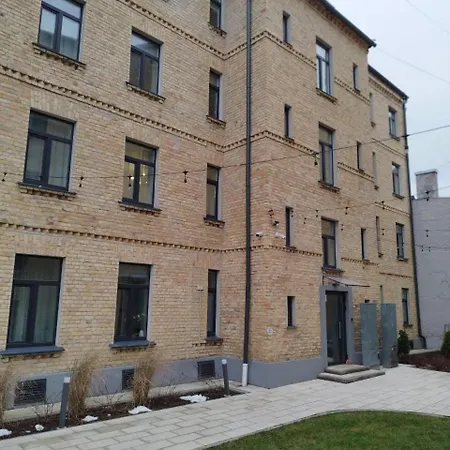 아파트 In The Center Of